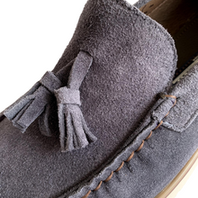 Cargar imagen en el visor de la galería, Mocasines Borlas para Hombre en Piel Gamuza
